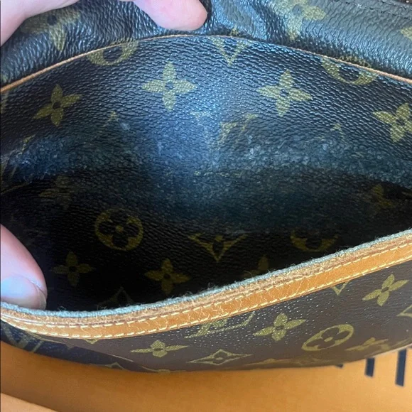 Authentic Louis Vuitton jeune fille crossbody bag - Picture 8 of 10